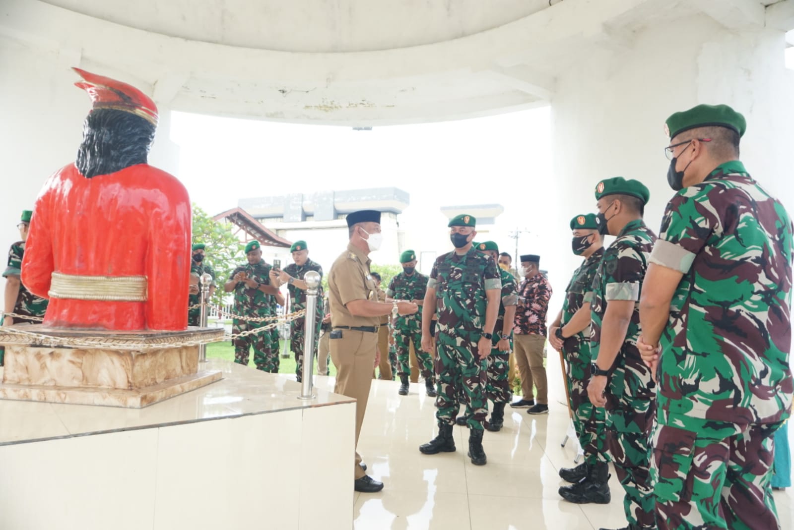 Wabup Gowa Dampingi Kasdam XIV Hasanuddin Ziarah ke Makam Sultan Hasanuddin